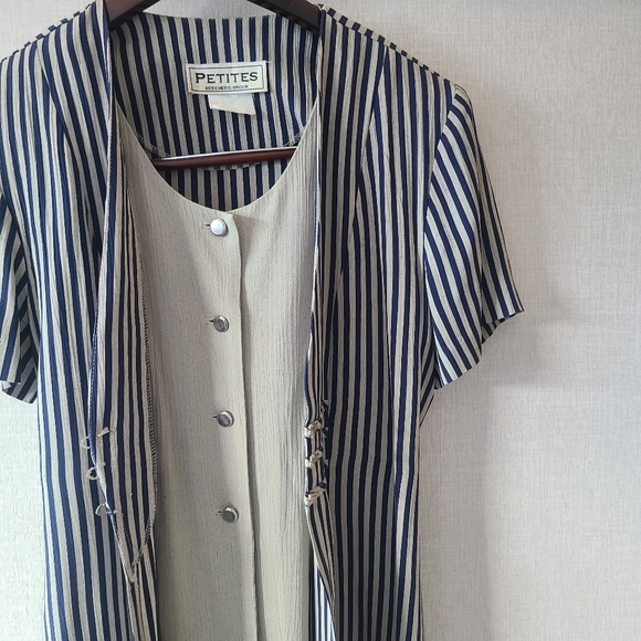 VNTG • Layered shortsleeve blouse ft. unique metal clasping • Beechers Brook - Picture 6 of 8